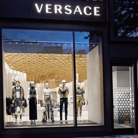 versace eaton center toronto|Find your nearest Versace Boutique .